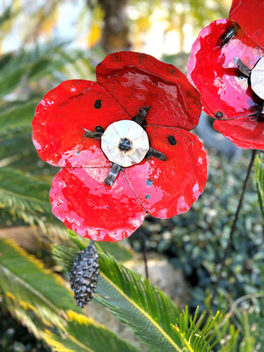 Metal Poppy Stem with seed pod