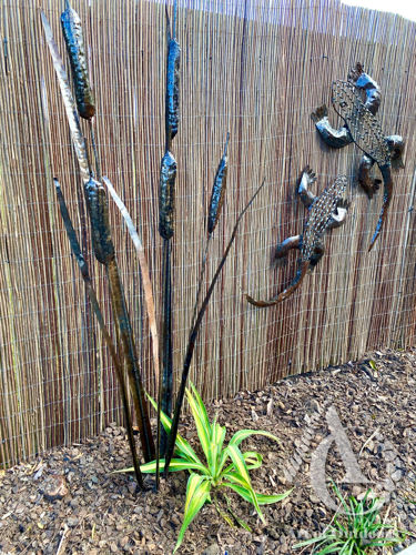 Metal Bulrush Single Garden Art